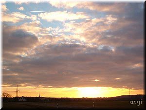 Die Sonne schiebt die Wolkendecke weg