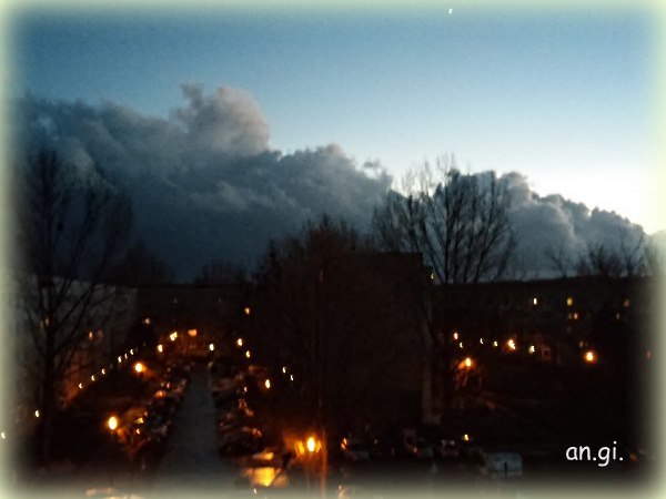 Wolken wie die Alpen am Horizont